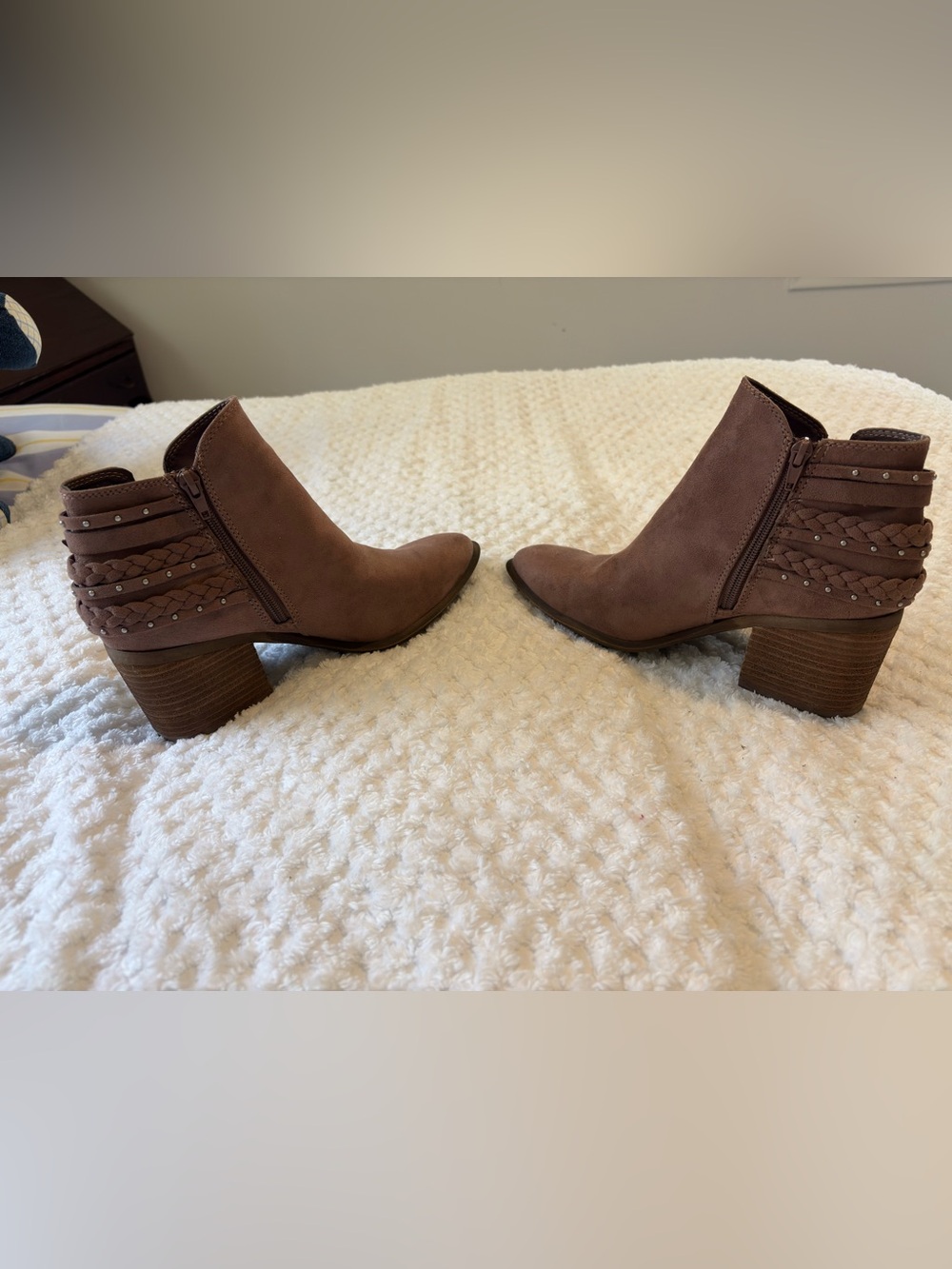 Carlos by Carlos Santana Ashby Mauve Studded Ankle Booties Size 8.5